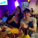 NAUFRA Gastro Pub, música ao vivo, petiscos e opções veganas