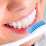 ESCOVAÇÃO dental eficaz promove saúde geral ‘muito além da boca’